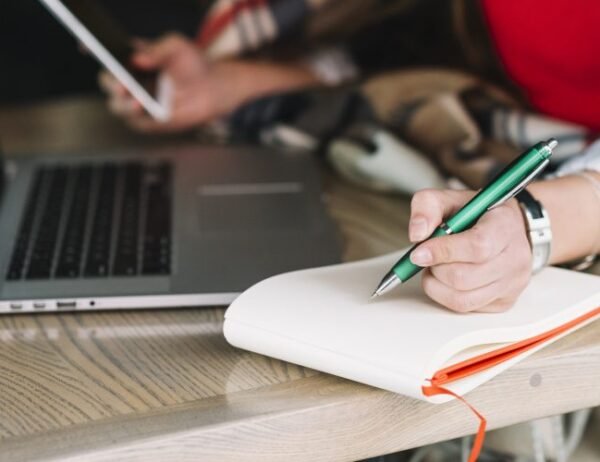businesswoman-writing-coffee-shop-800x500 image by lilacbuds